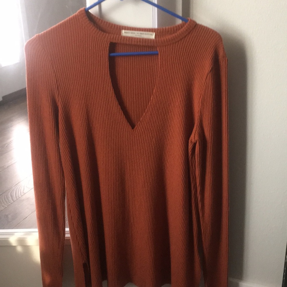 Keyhole neck top
